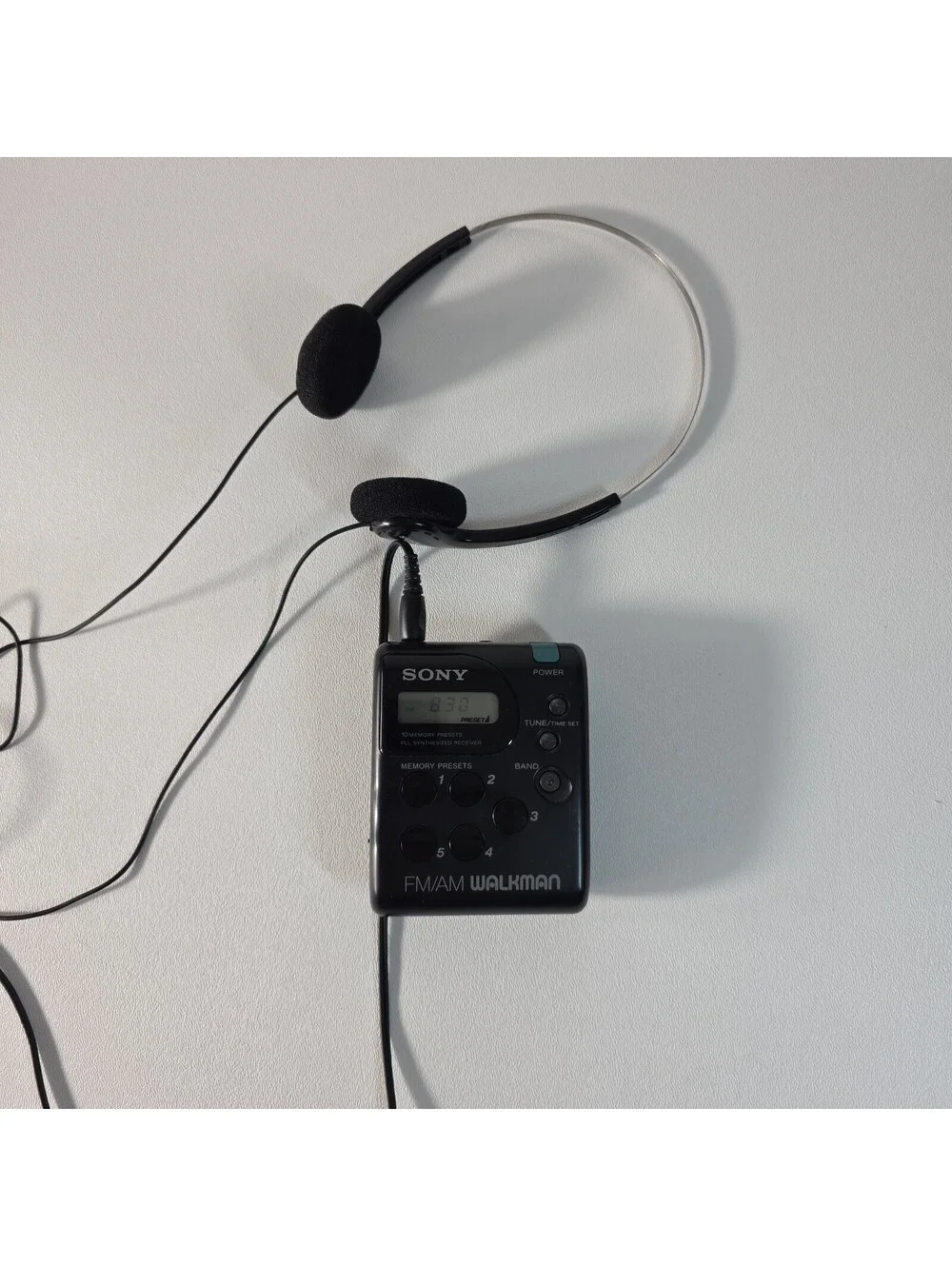 VTG Sony Walkman SRF-M33 AM/FM Walkman Radio w/ Original Headphones & Batteries